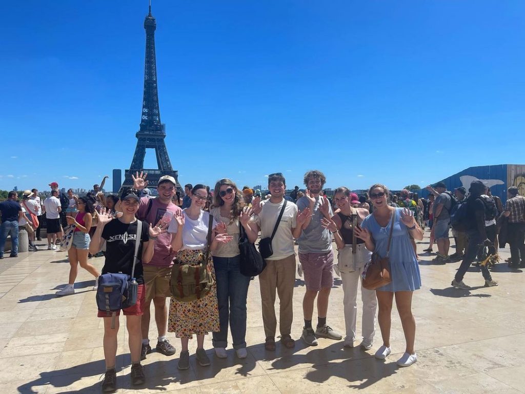 Students standing in front of the Eiffel Tower