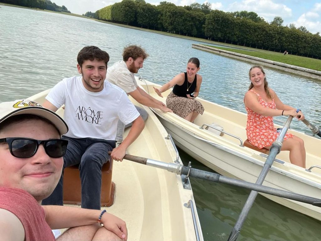 Students boat on the Château de Versailles